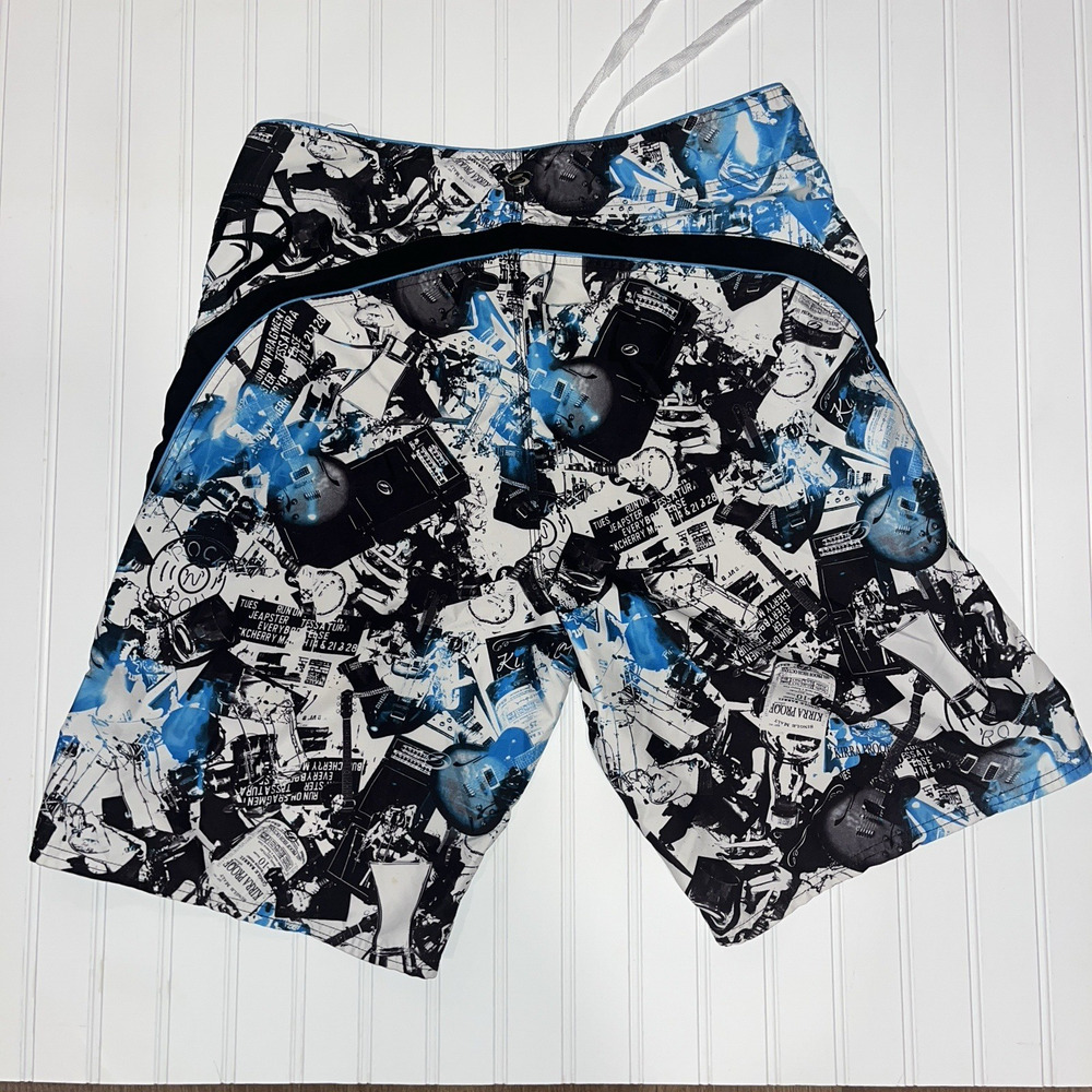 Kirra Men's Graffiti Print Kirra Proof Drawstring Board Shorts 35 Beach Pool